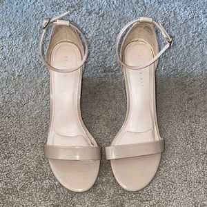 Kelly & Katie women’s 9 Addison wedge heel (beige patent leather)
